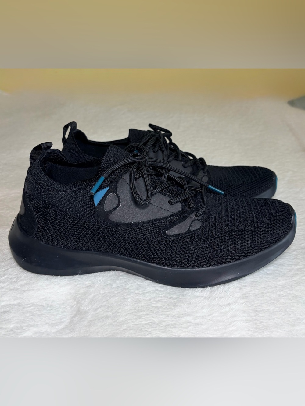 Vessi EVERYDAY 2.0 Black Knit Lace-Up Athletic Shoes / Blue Accent Women’s Sz 8